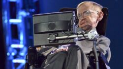 Stephen Hawking, científico: Personas silenciosas poseen mentes más poderosas y pensamientos internos profundamente ruidosos